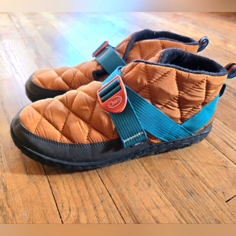Chaco ankle puff boots